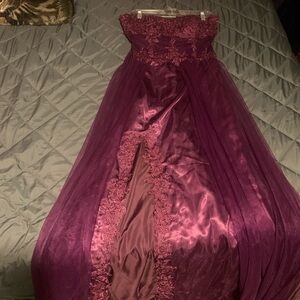 Elegant burgundy Strapless Gown